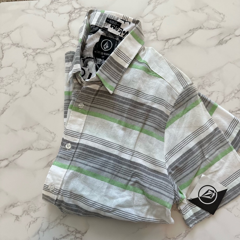 NWT Men's slim fit small Volcom ⚡️Gray and Green Striped Shirt